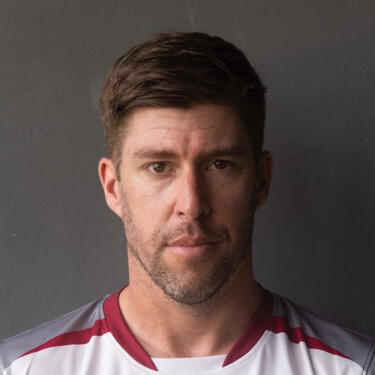 alt="Lloyd Pringle providing set-piece coaching to a football team"